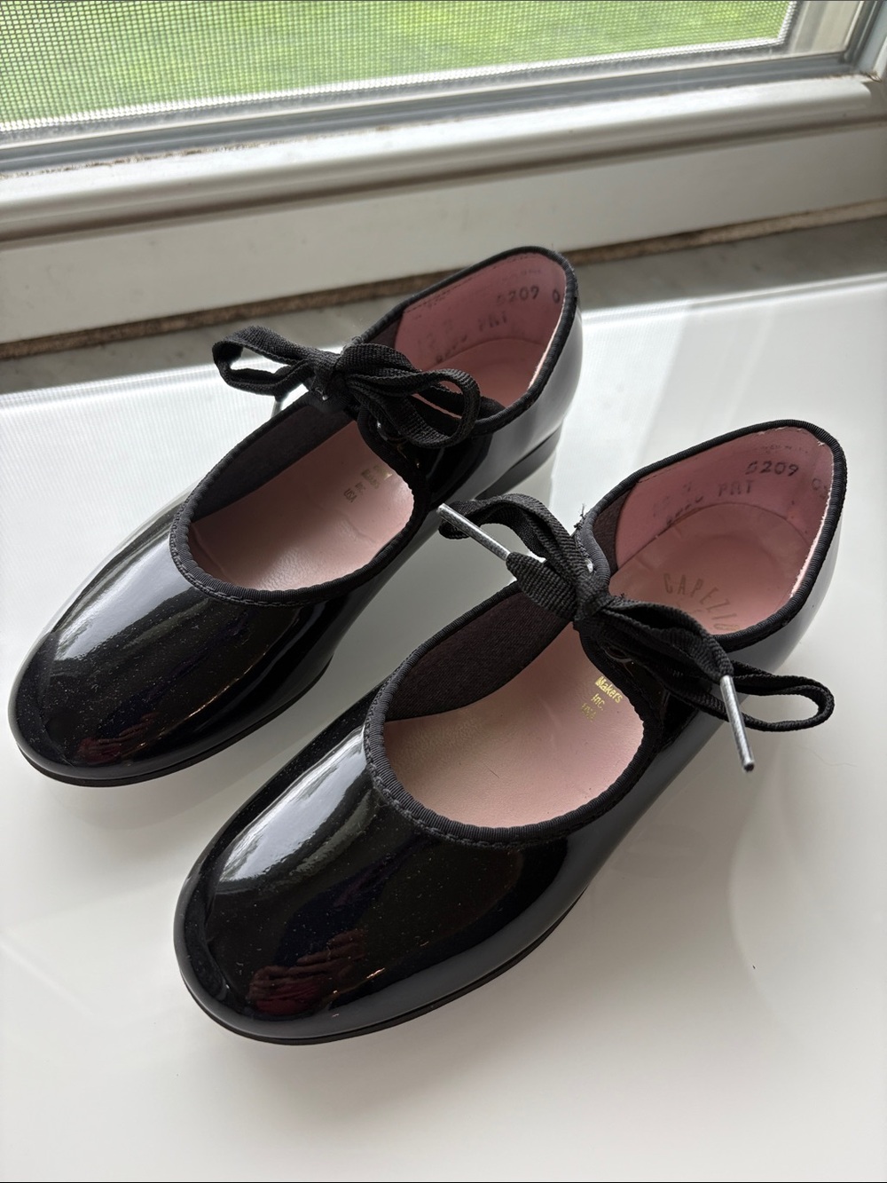 Capezio Girls Black Patent Mary Jane Tap Shoes sz 12 Child
